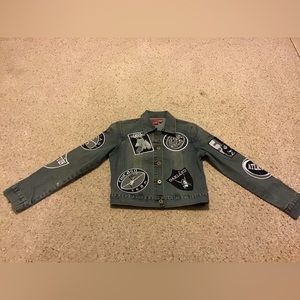 LE MORE FOOTBALL PATCH JEAN DENIM JACKET WOMENS MED EUC PHILA CHICAGO OAKLAND EY